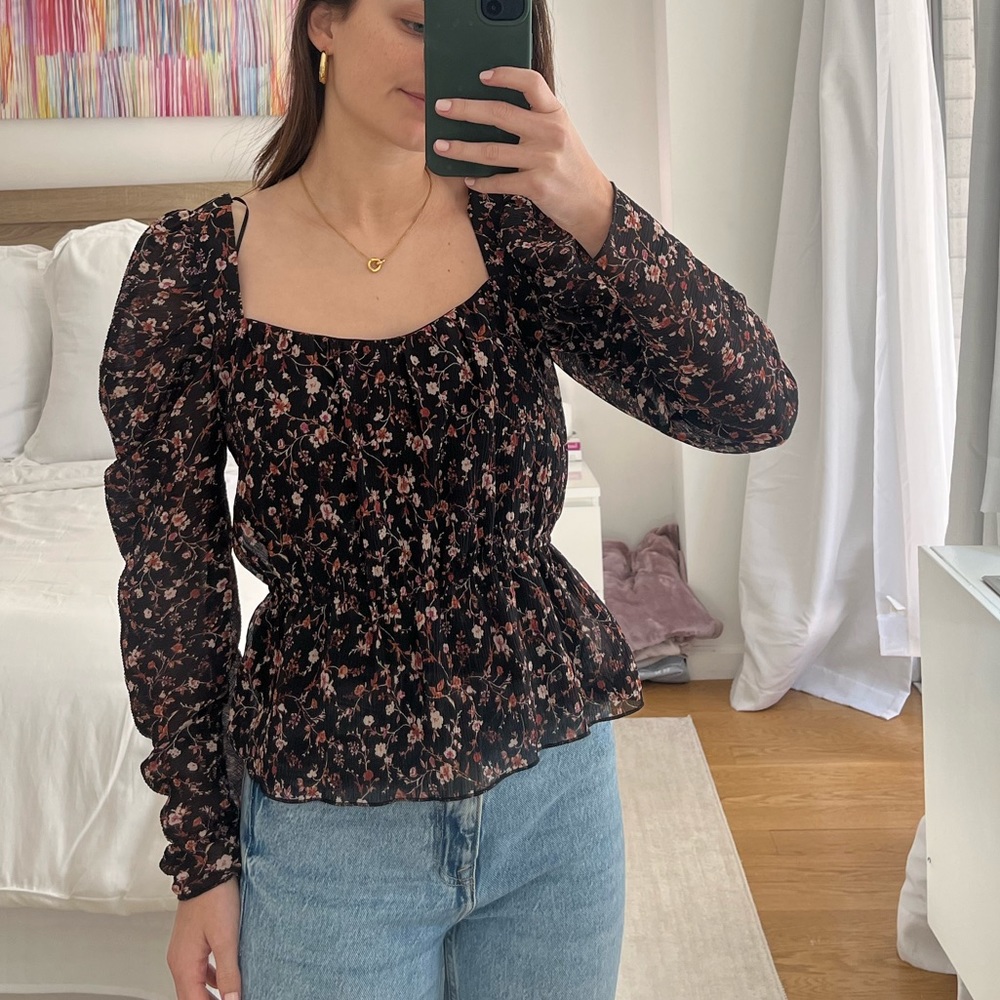 Long sleeve black puff shoulder floral design shirt. Peplum bottom NEW WITH TAGS